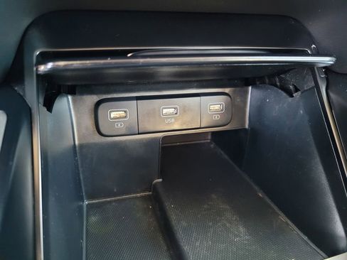 Used 2023 Kia Sorento LX image 19