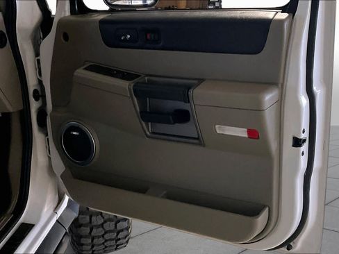 Used 2003 HUMMER H2 w/ Preferred Equipment Group AWD/4WD image 19