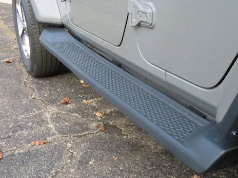 Used 2021 Jeep Wrangler Unlimited Sahara image 11