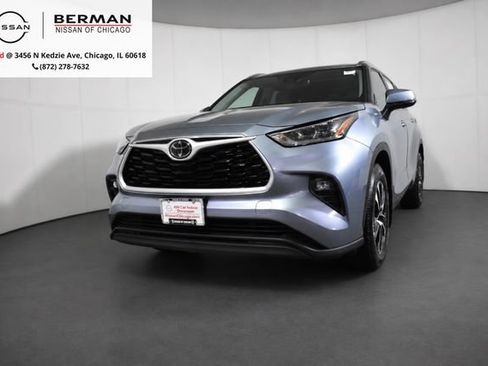 Used 2020 Toyota Highlander XLE AWD/4WD image 1