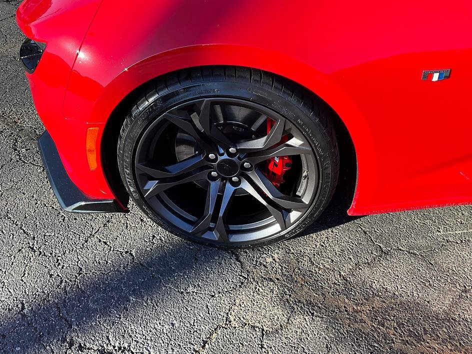 Used 2019 Chevrolet Camaro SS RWD image 11