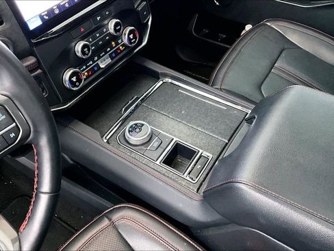 Used 2023 Ford Expedition Limited image 16