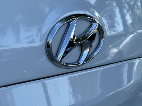 Used 2011 Hyundai Santa Fe Limited w/ Navigation Pkg 4 FWD image 10