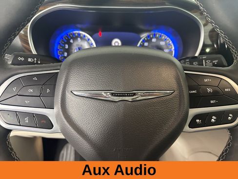 Used 2023 Chrysler Pacifica Limited image 14