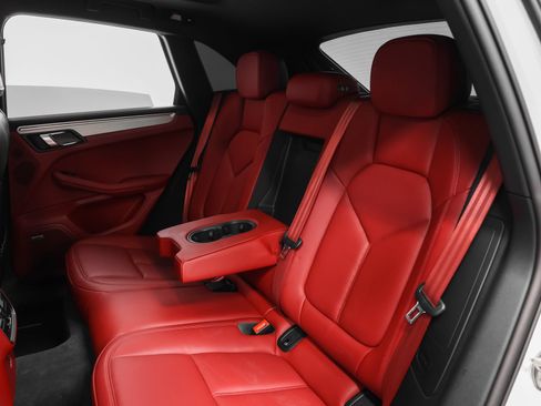 Certified 2024 Porsche Macan Turbo AWD/4WD image 46