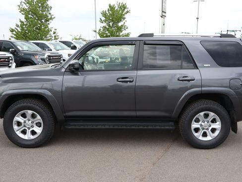 Used 2020 Toyota 4Runner SR5 AWD/4WD image 4