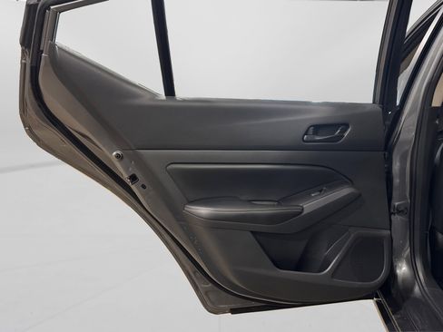 Used 2025 Nissan Altima 2.5 SV image 32