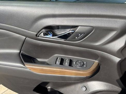 Used 2023 GMC Acadia SLE w/ Driver Convenience Package image 18