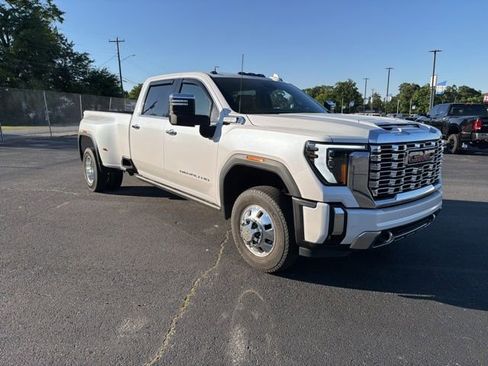 Used 2024 GMC Sierra 3500 Denali w/ Denali Reserve Package image 4