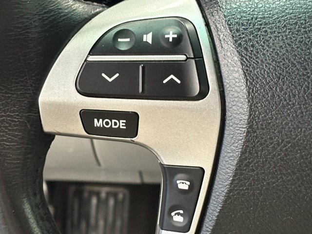 Used 2012 Toyota Highlander Limited w/ Tow Pkg FWD image 24
