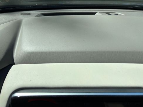 Used 2025 Nissan Rogue SV FWD image 17