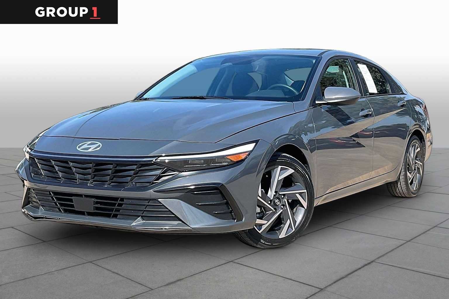 Certified 2025 Hyundai Elantra SEL FWD image 1