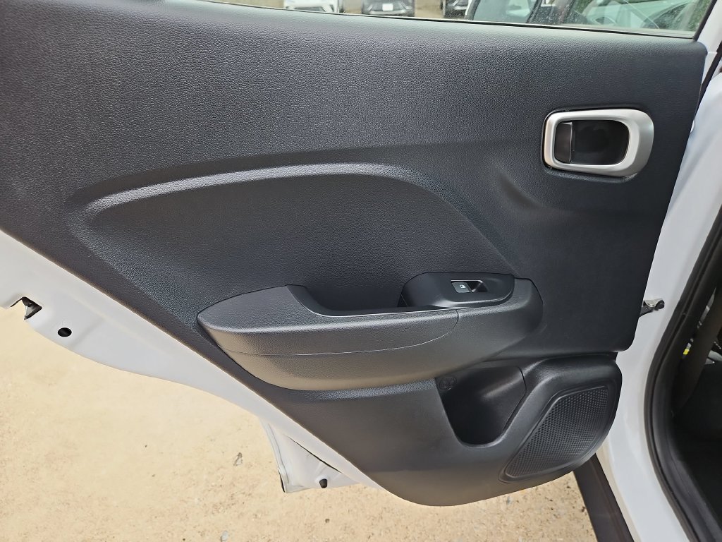 Used 2025 Hyundai Venue SEL FWD image 27