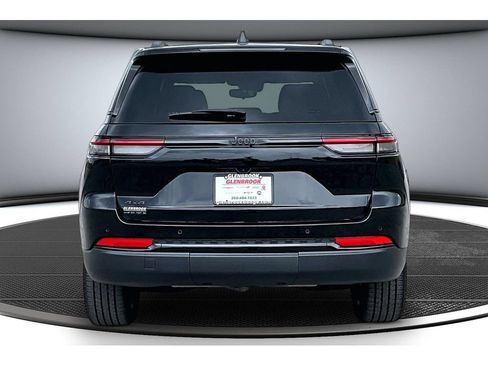 Certified 2023 Jeep Grand Cherokee Altitude AWD/4WD image 6