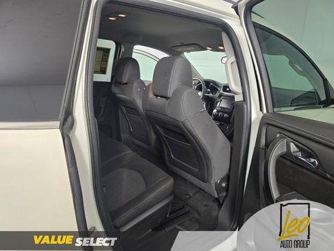 Used 2015 Chevrolet Traverse LT image 16