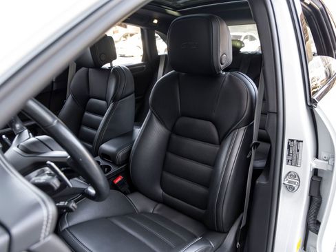 Certified 2023 Porsche Macan GTS AWD/4WD image 5