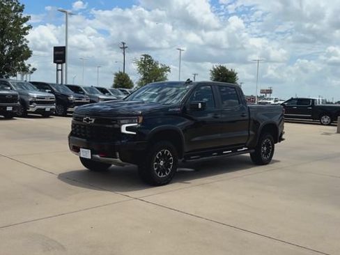 Used 2022 Chevrolet Silverado 1500 ZR2 w/ Technology Package AWD/4WD image 4
