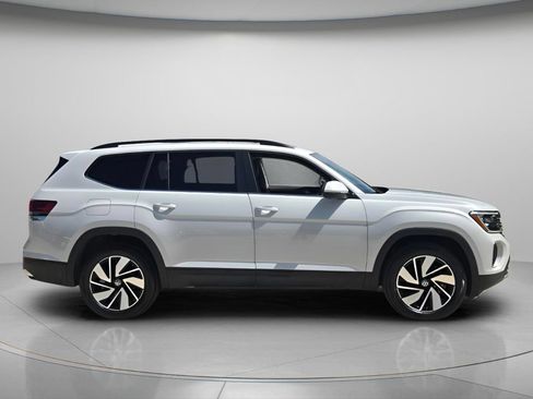 Certified 2026 Volkswagen Atlas SE w/ Panoramic Sunroof Package FWD image 7