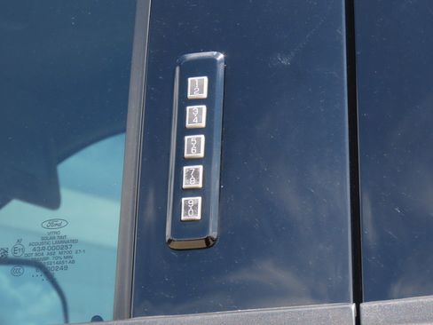 Used 2022 Ford F250 Lariat w/ Lariat Ultimate Package AWD/4WD image 19