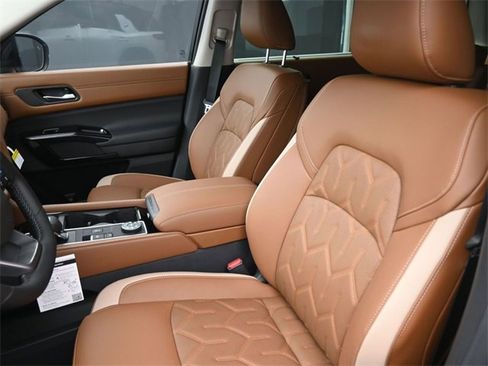 New 2026 Nissan Pathfinder Platinum image 33