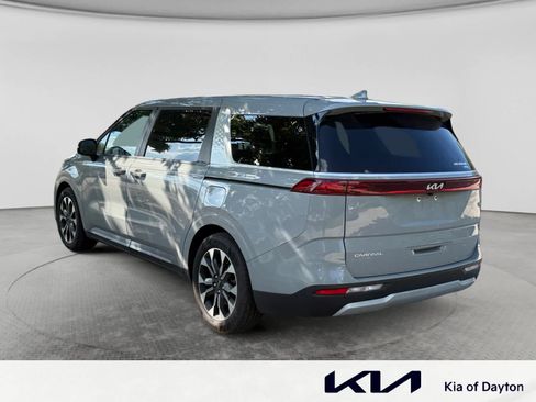 Used 2024 Kia Carnival EX FWD image 7
