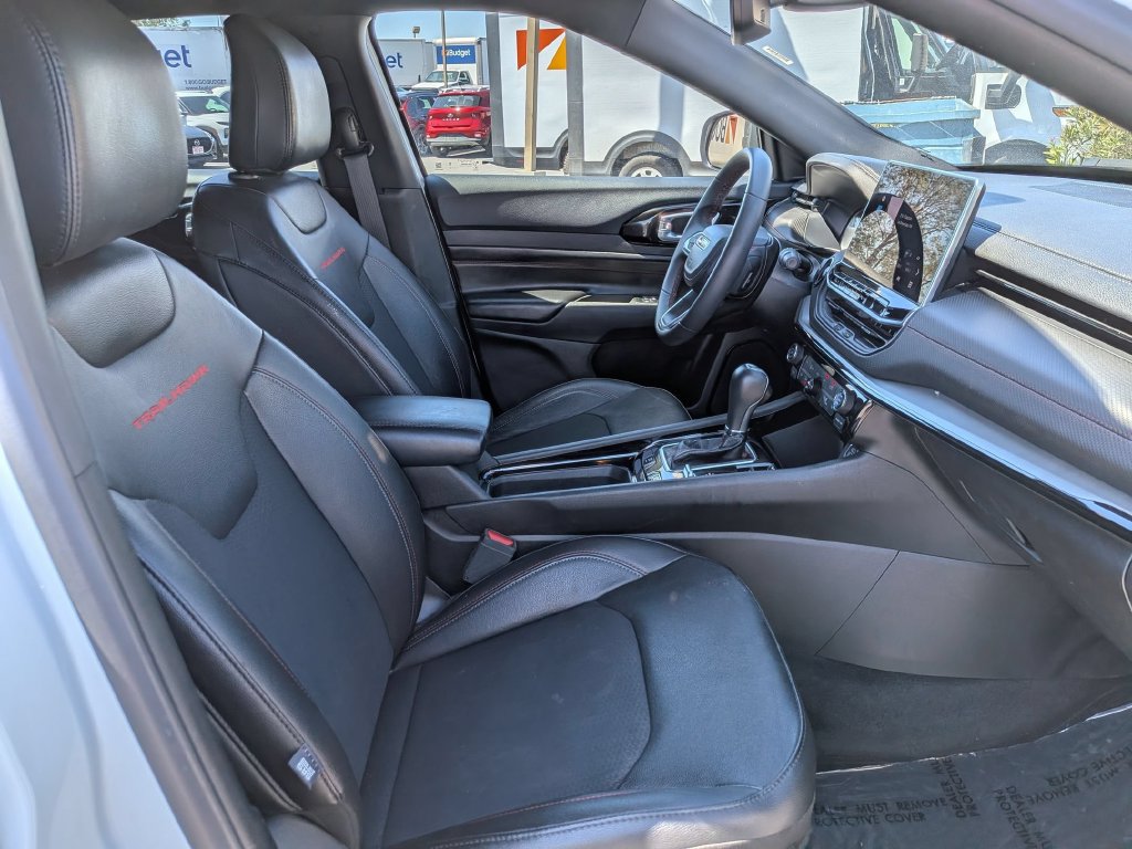 Used 2025 Jeep Compass Trailhawk AWD/4WD image 30