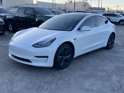 Used 2019 Tesla Model 3 Standard Range image 2