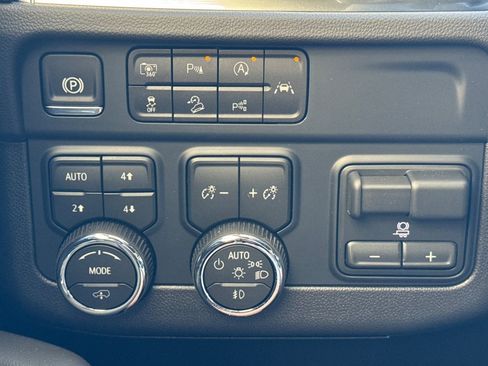 New 2026 Chevrolet Suburban High Country AWD/4WD image 32