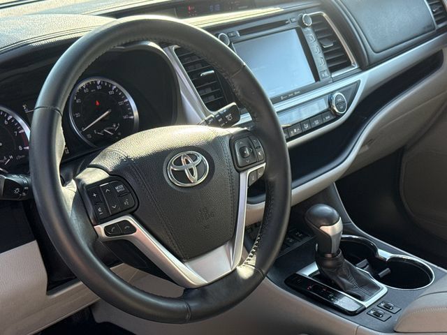 Used 2018 Toyota Highlander XLE AWD/4WD image 20