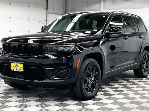 Used 2024 Jeep Grand Cherokee Altitude AWD/4WD image 11