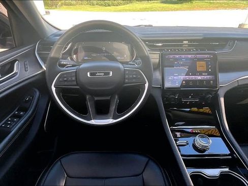 Used 2023 Jeep Grand Cherokee Limited w/ Black Appearance Package image 5