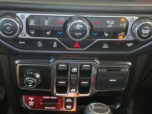 Used 2021 Jeep Gladiator Rubicon AWD/4WD image 22