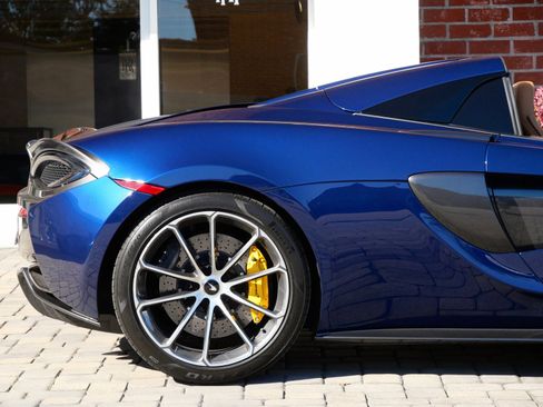 Used 2019 McLaren 570S Spider image 17