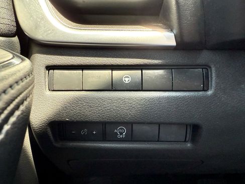 Used 2023 Nissan Rogue SV image 27