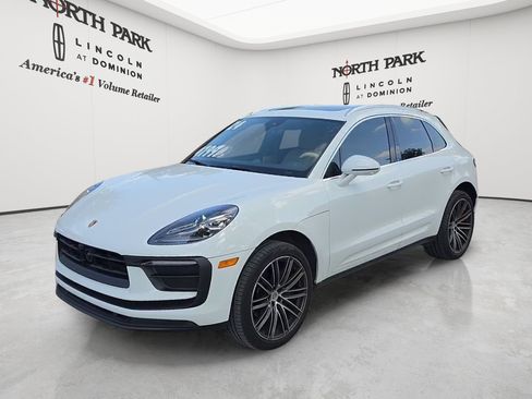 Used 2024 Porsche Macan AWD/4WD image 1