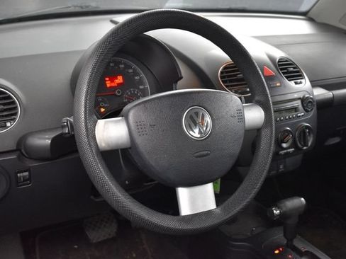 Used 2010 Volkswagen Beetle Coupe FWD image 9
