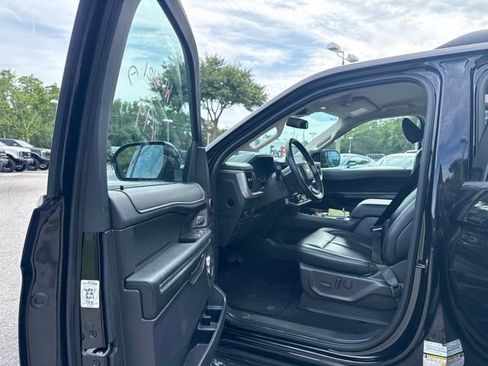 Used 2024 Ford Expedition XLT RWD image 13