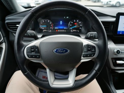 Used 2023 Ford Explorer XLT image 11
