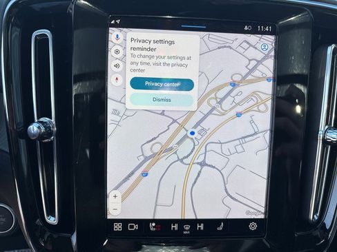 Certified 2025 Volvo XC40 B5 Plus image 23