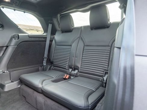 New 2025 Land Rover Discovery S image 23