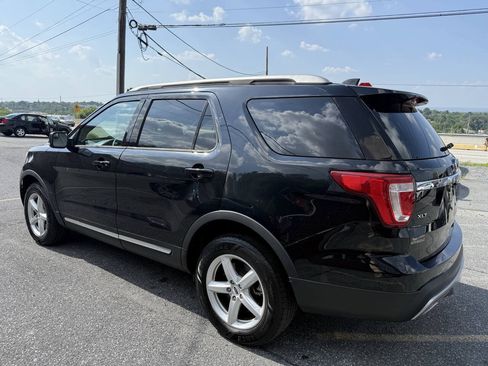 Used 2017 Ford Explorer XLT AWD/4WD image 7