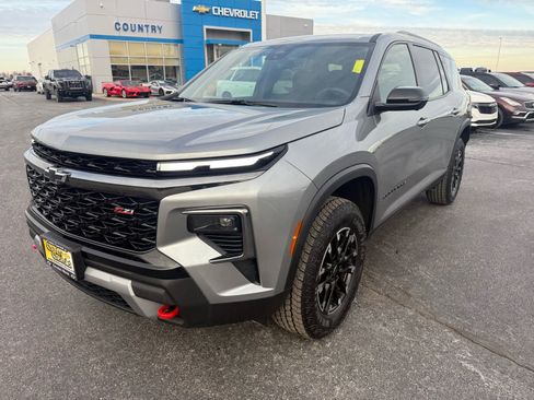 Used 2025 Chevrolet Traverse Z71 w/ Driver Confidence Package image 10