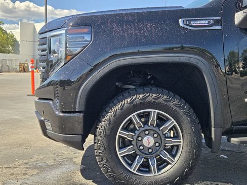 Used 2025 GMC Sierra 1500 AT4 w/ AT4 Premium Package AWD/4WD image 6