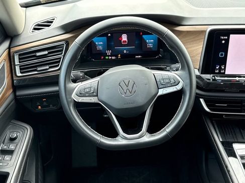 Used 2025 Volkswagen Atlas SE FWD image 26