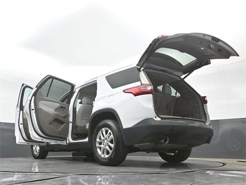 Used 2018 Chevrolet Traverse LT image 58