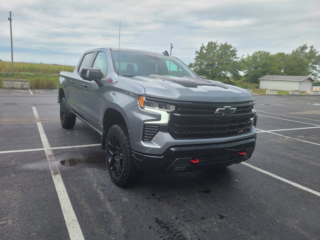 Used 2024 Chevrolet Silverado 1500 LT Trail Boss w/ Convenience Package II AWD/4WD image 2