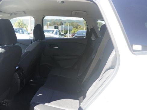 Used 2023 Nissan Rogue SV image 17