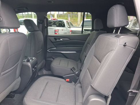Used 2025 Chevrolet Traverse LT FWD image 8
