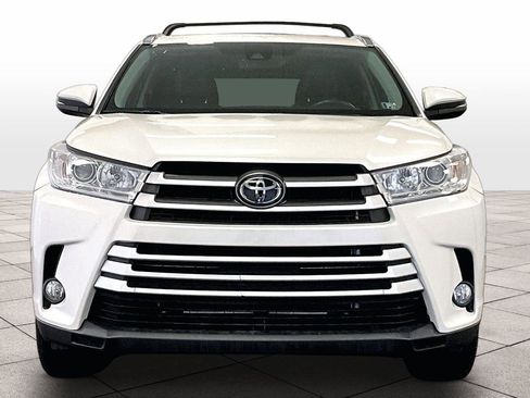 Used 2019 Toyota Highlander XLE image 4