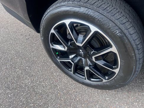 Used 2022 Chevrolet Tahoe RST w/ Sport Performance Package image 2